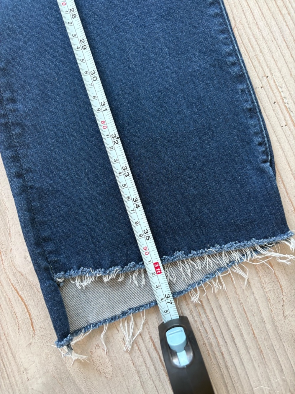 MOTHER The Insider Crop Frayed Tounge and Chic Dark Denim Jeans Size 34 - Picture 4 of 9